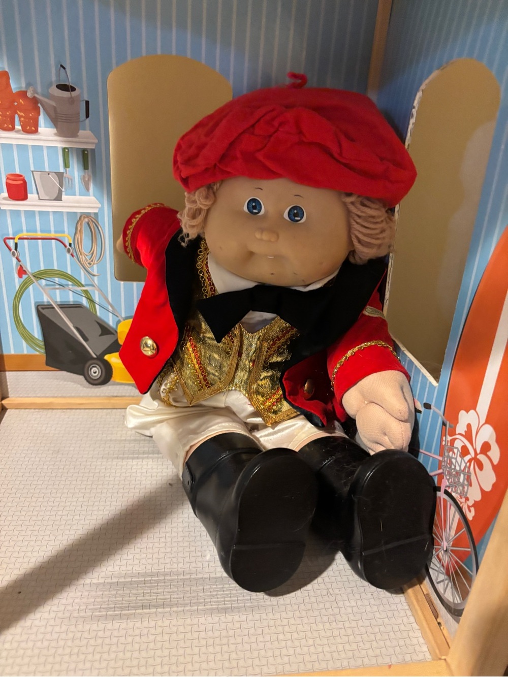 Cabbage patch kids Traveler with Gold Vest collectible